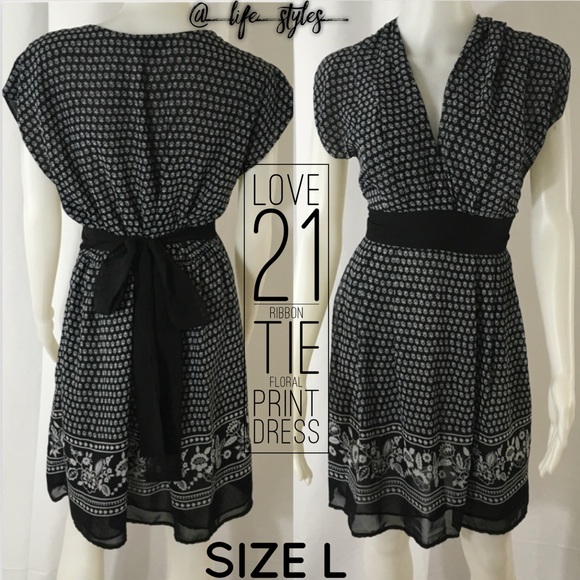 love 21 Dresses & Skirts - MAKE AN OFFER Black White Floral Print Dress L